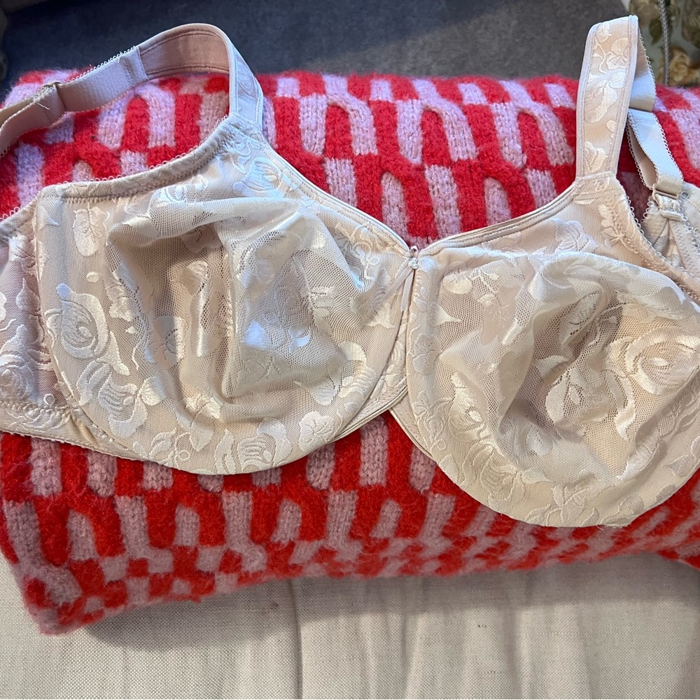 Wacoal Cream Floral Lace Bra